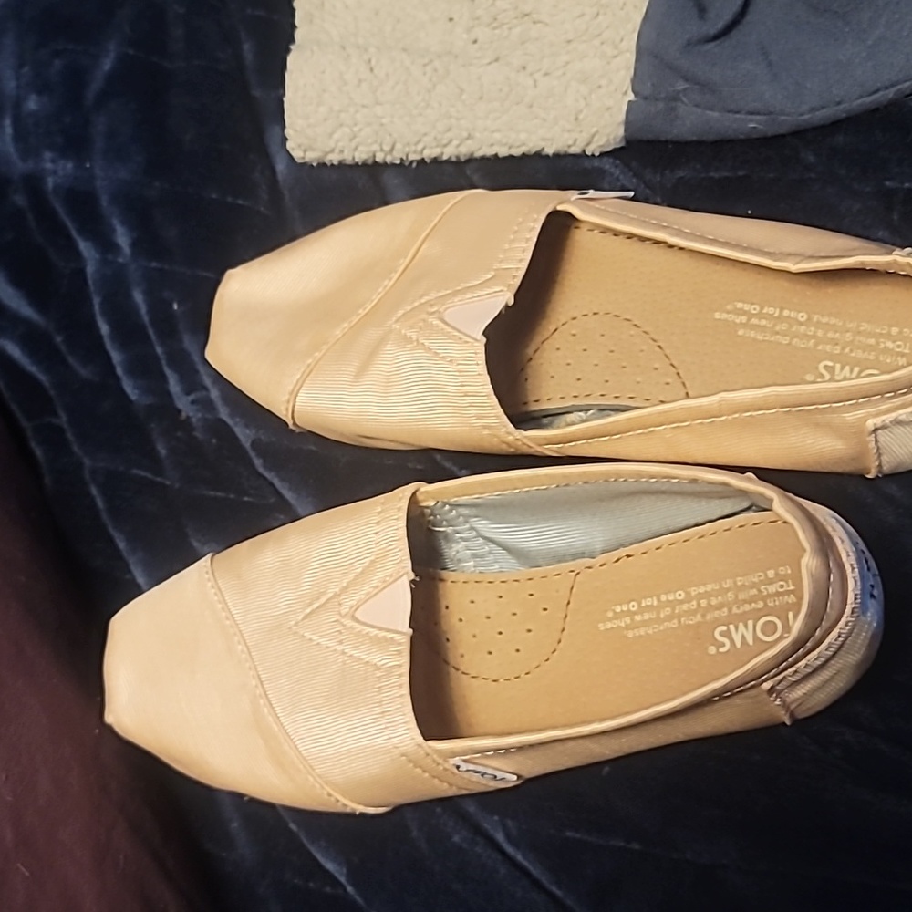 Ballet style toms size w8